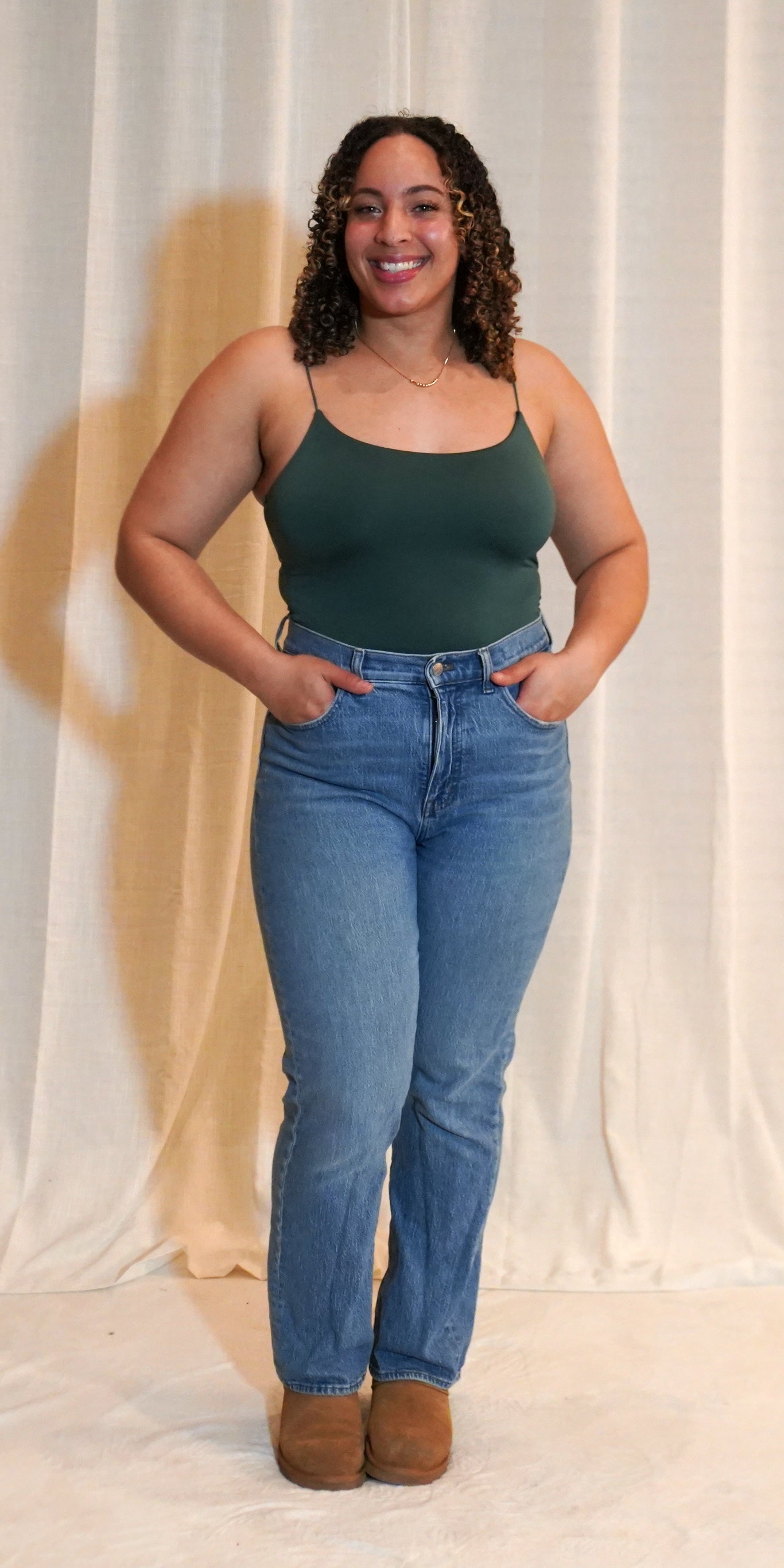 THIN STRAP SEAMLESS KNIT CAMI BODYSUIT | FOREST GREEN