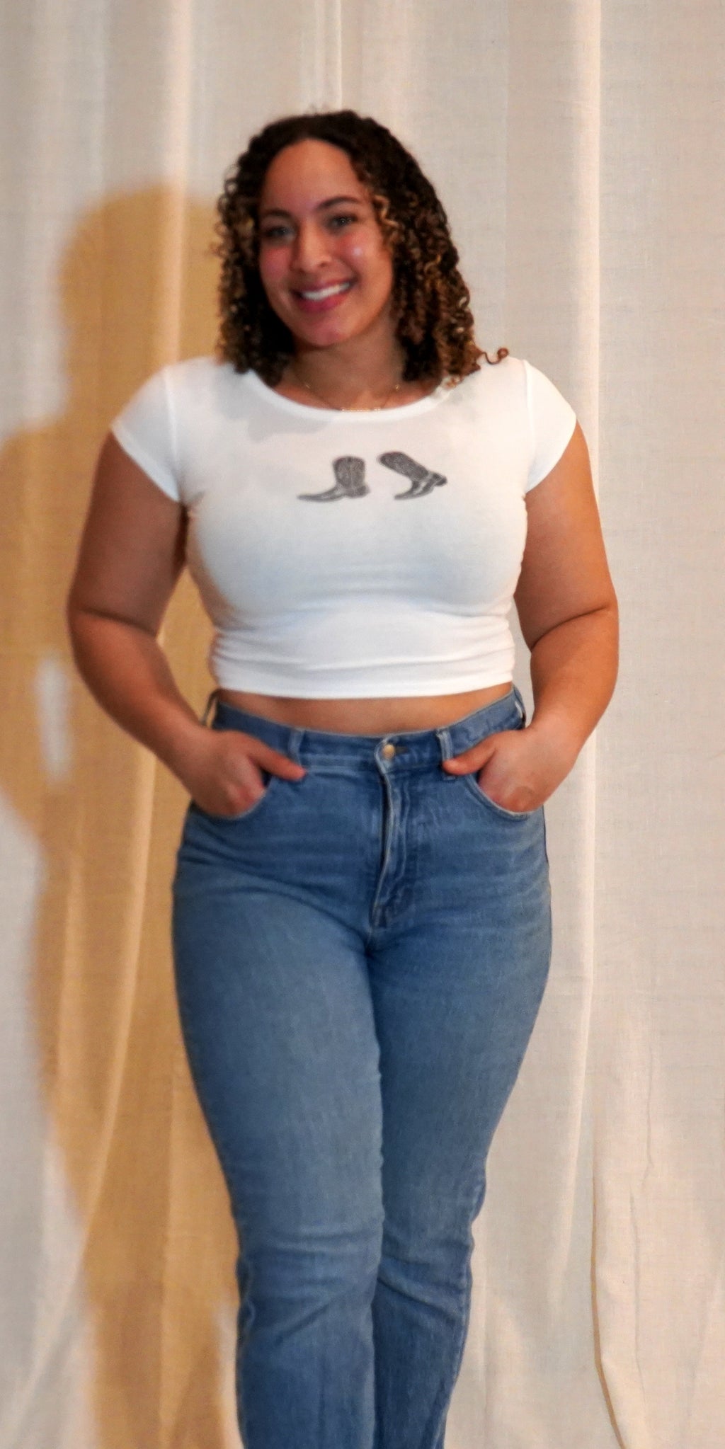 WESTERN BOOT PRINT SHORT SLEEVE KNIT CROP TOP | WHITE
