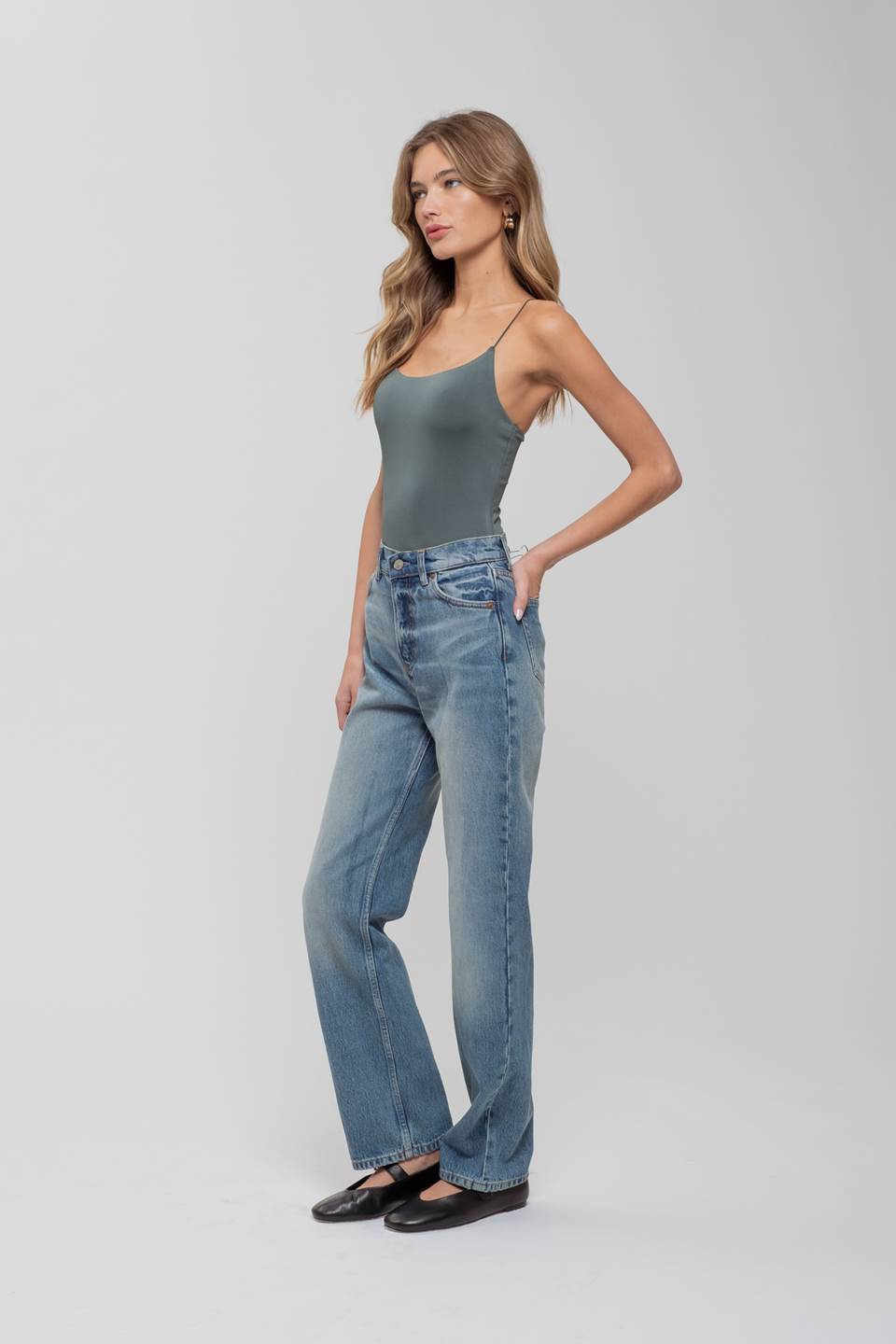 THIN STRAP SEAMLESS KNIT CAMI BODYSUIT | FOREST GREEN