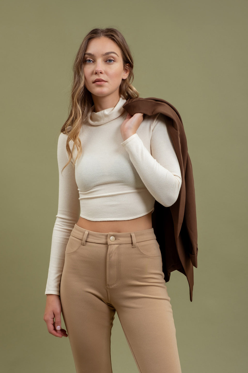 DRAPE TURTLENECK CROPPED KNIT SWEATER | LIGHT KHAKI