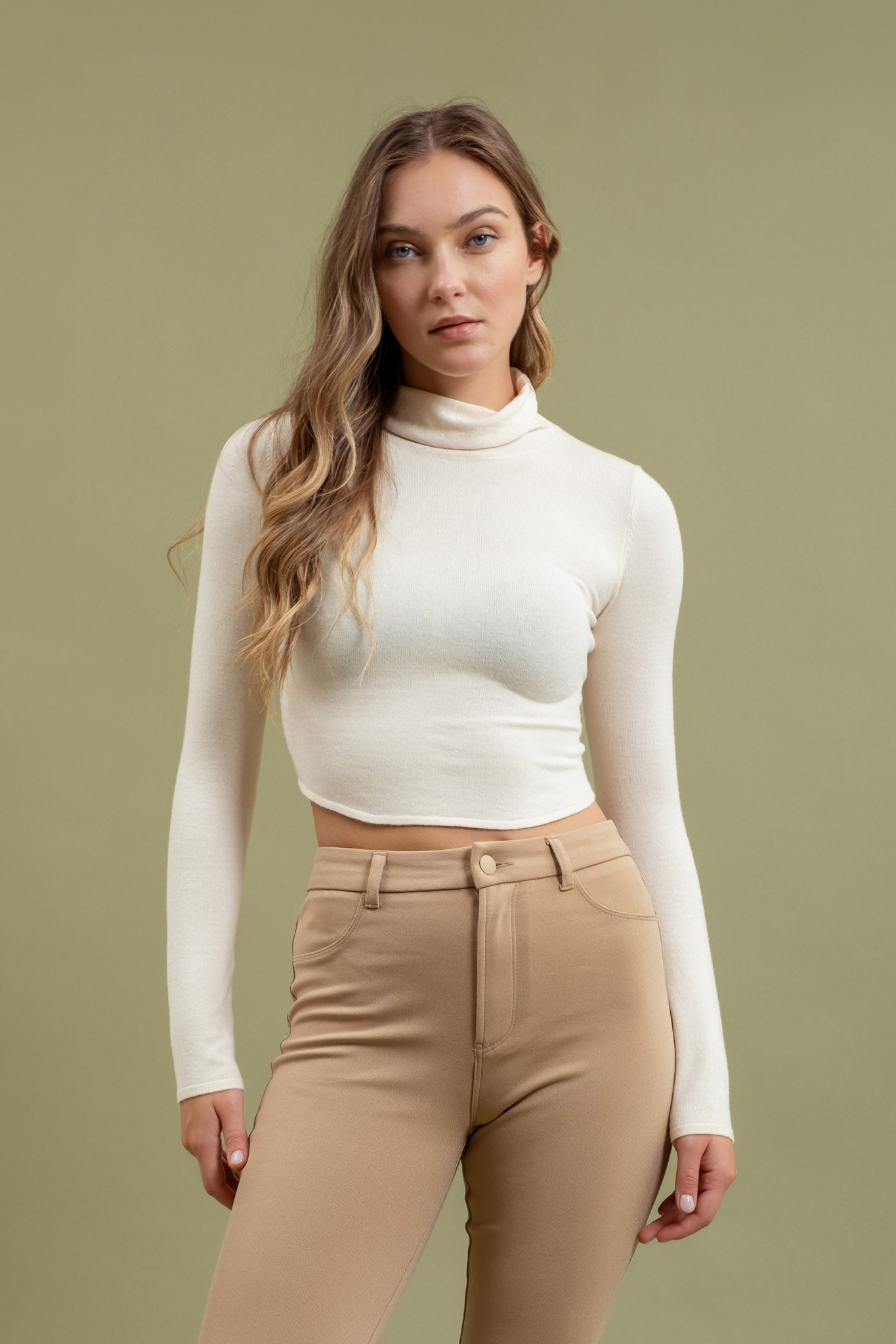 DRAPE TURTLENECK CROPPED KNIT SWEATER | LIGHT KHAKI